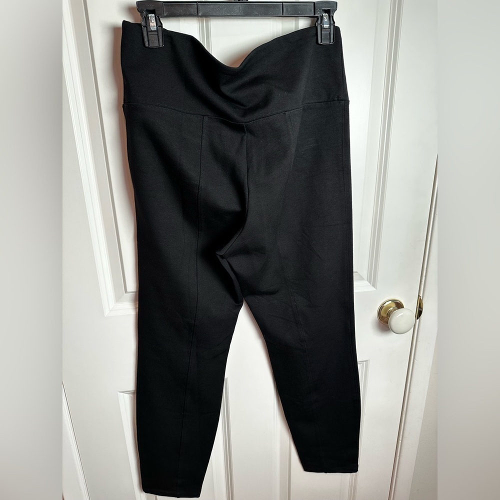 HUE Classic Black Leggings - Picture 5 of 5